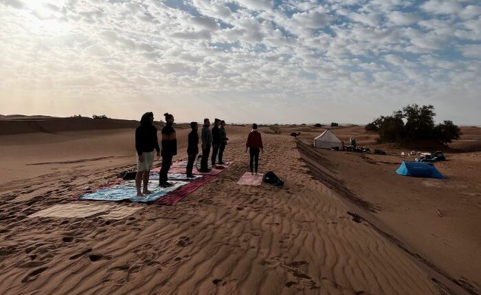 11Trek yoga désert maroc