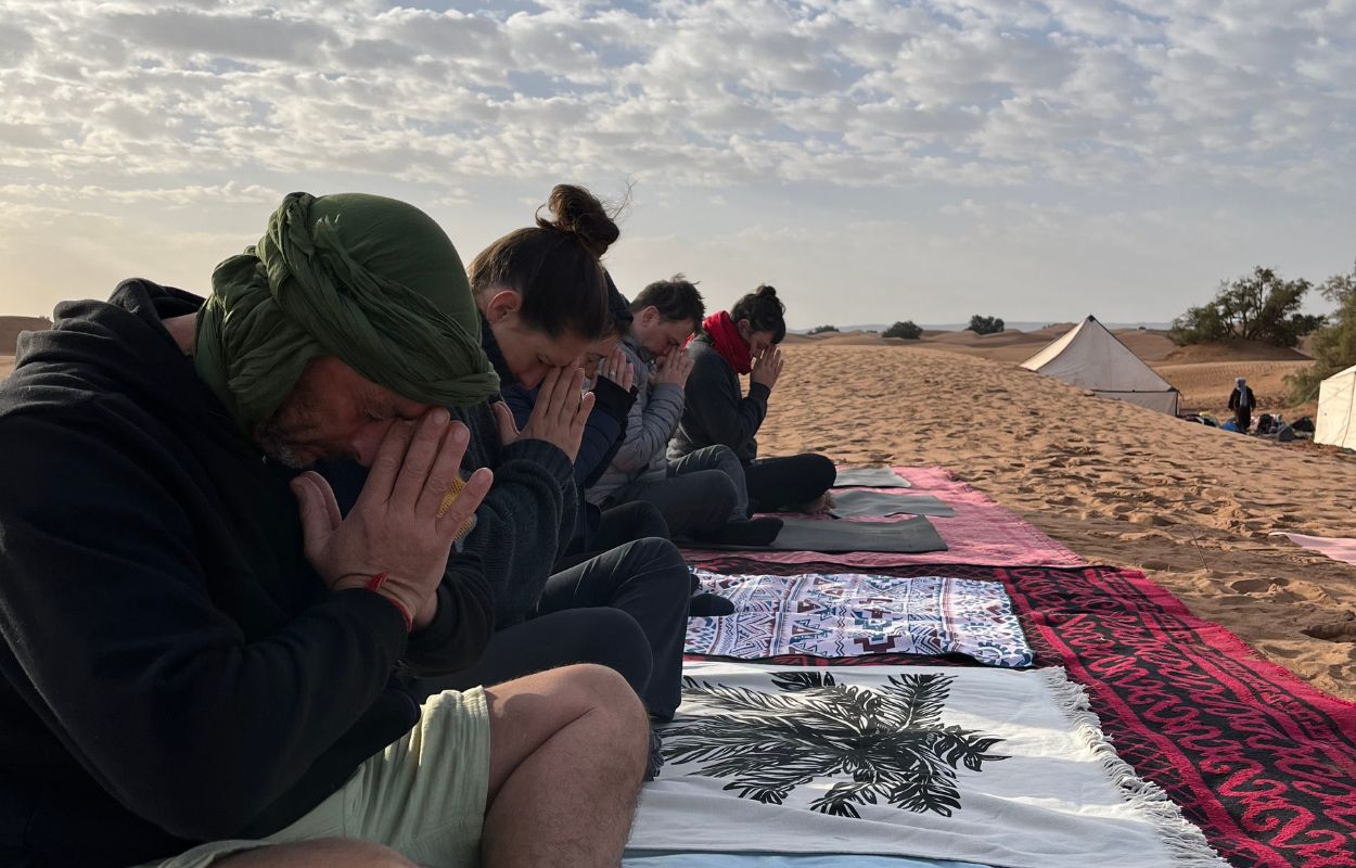 11Trek yoga désert marocain
