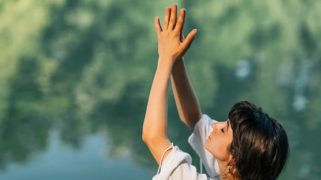 Stage ou retraite de yoga : quelles sont les différences ?