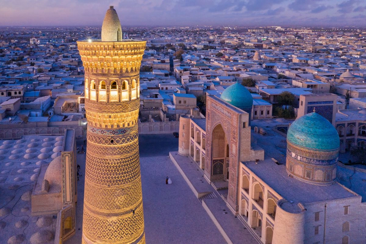 Minaret Kalon et coupoles de Boukhara, en Ouzbékistan