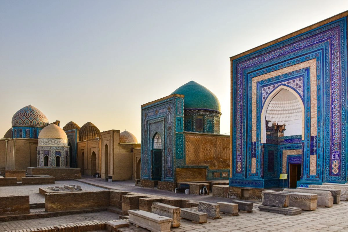 Mausolées aux coupoles turquoise de la nécropole de Shah-i-Zinda à Samarcande