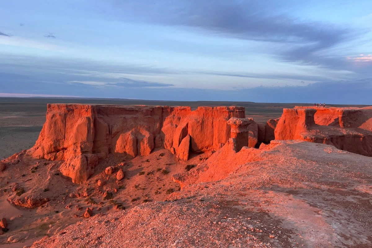 Falaises rouges de Bayanzag, les falaises enflammées du désert de Gobi